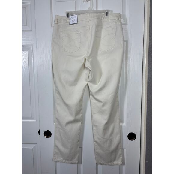 Chico's Platinum Denim Ivory Ultimate Fit Slim Leg Jeans Size 2.5 14 NWT - Picture 2 of 11